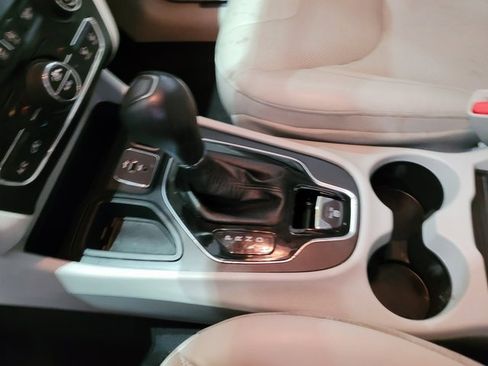 Used 2019 Jeep Cherokee Limited image 37