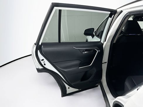 Used 2019 Toyota RAV4 XLE Premium image 28