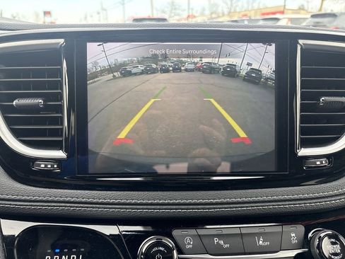 Used 2025 Chrysler Pacifica Limited FWD image 23