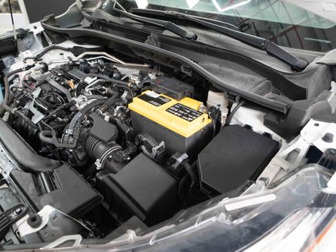 Used 2023 Toyota Corolla Cross XLE image 33