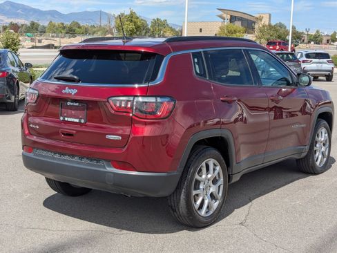 Used 2022 Jeep Compass Latitude AWD/4WD image 3