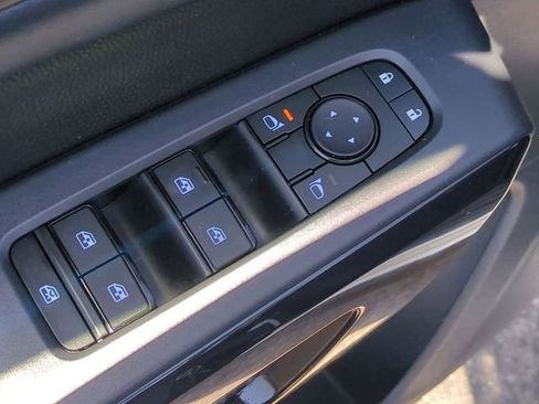 Used 2024 Nissan Pathfinder S FWD image 25