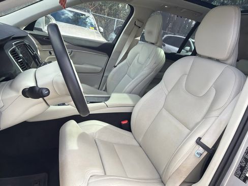 Certified 2024 Volvo XC90 T8 Ultimate w/ Protection Package Premier image 26