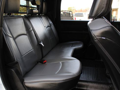 Used 2024 RAM 2500 Tradesman w/ Chrome Appearance Group image 35