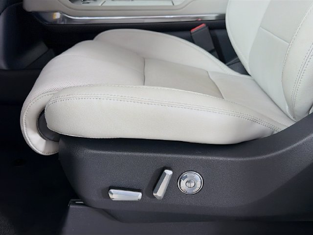 New 2026 Lincoln Navigator Premiere AWD/4WD image 20