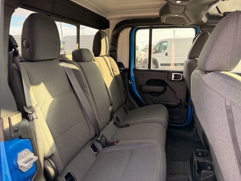 Used 2024 Jeep Gladiator Sport image 16