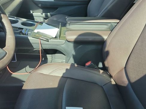 Used 2023 Toyota Sienna Platinum image 3