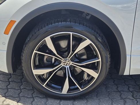 Certified 2024 Volkswagen Tiguan SEL R-Line AWD/4WD image 12