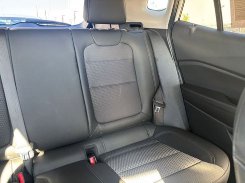 Used 2025 Chevrolet Trax LT image 35