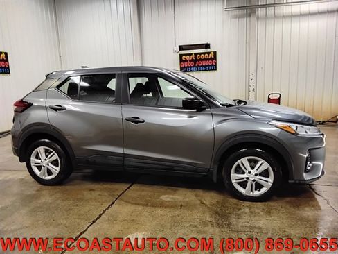 Used 2023 Nissan Kicks S FWD image 5