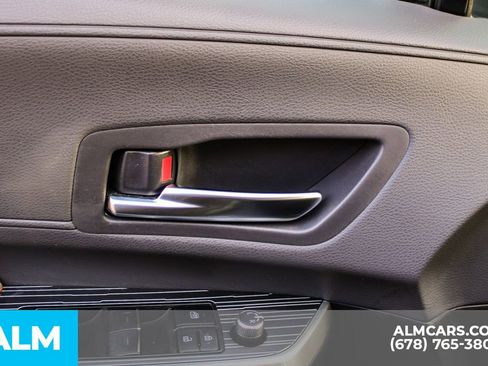 Used 2022 Toyota Sienna XSE image 40