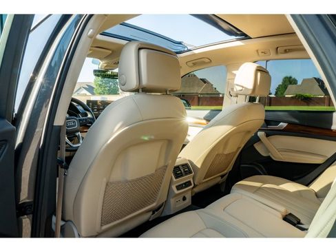 Used 2022 Audi Q5 2.0T Premium Plus w/ Premium Plus Package AWD/4WD image 13