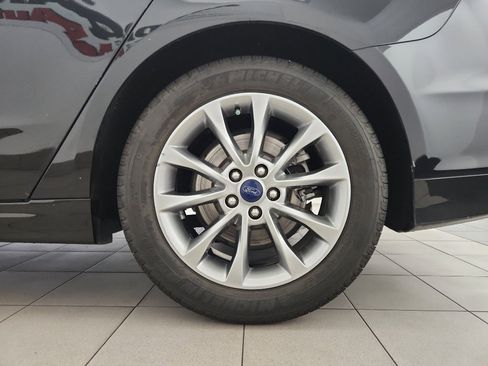 Used 2017 Ford Fusion SE w/ Fusion SE Technology Package FWD image 35