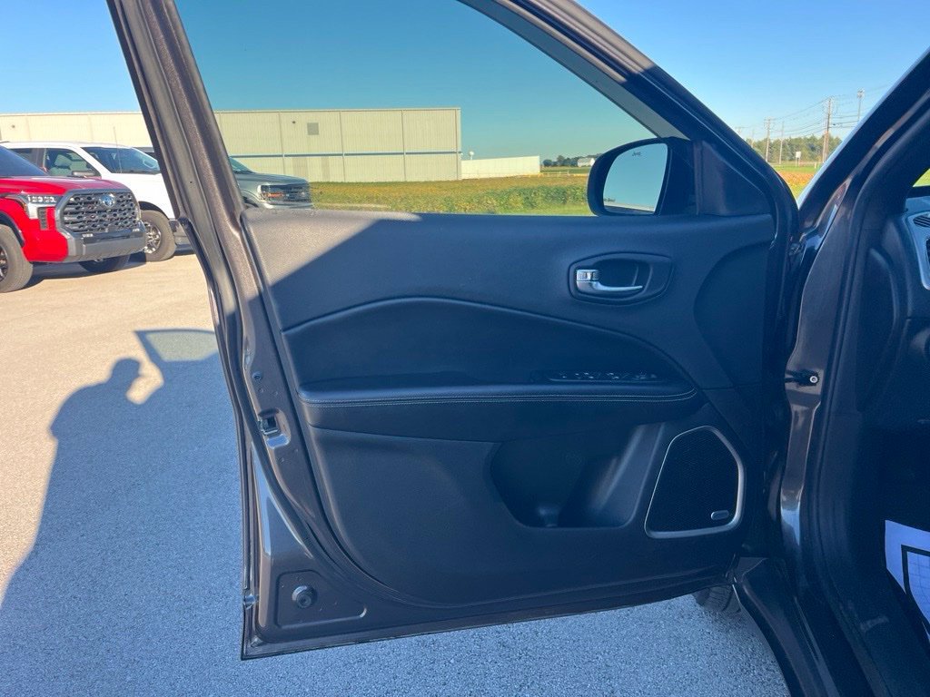 Used 2021 Jeep Compass Latitude w/ Sun and Sound Group AWD/4WD image 18
