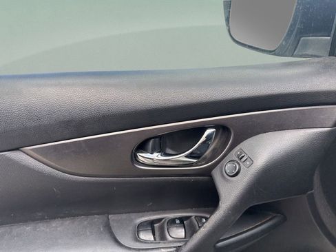 Used 2016 Nissan Rogue S w/ Appearance Package FWD image 14