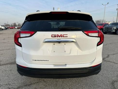 Certified 2024 GMC Terrain SLE w/ Driver Convenience Package image 4