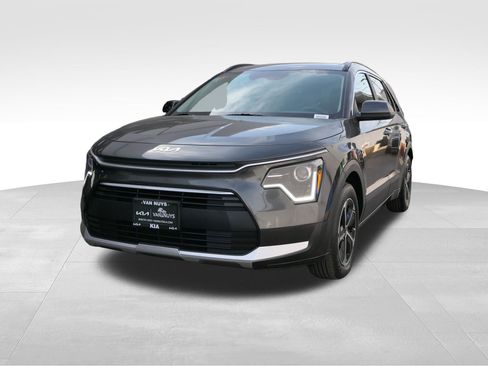 Used 2023 Kia Niro LX image 7
