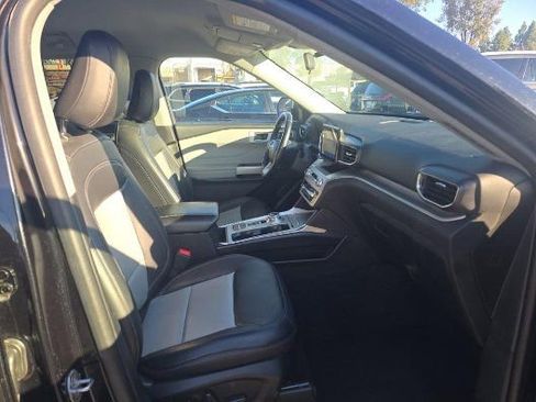 Used 2023 Ford Explorer XLT w/ Equipment Group 202A image 8