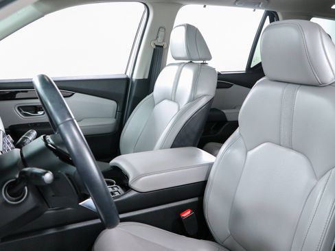Used 2025 Honda Pilot Touring image 24
