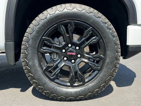 Used 2024 GMC Sierra 1500 AT4 image 16