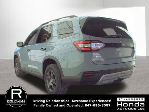 Used 2025 Honda Pilot TrailSport image 8
