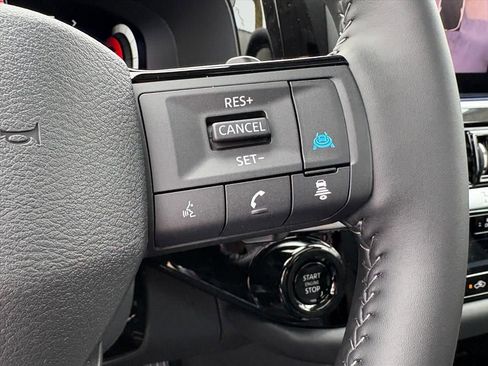 New 2026 Nissan Pathfinder Platinum image 17