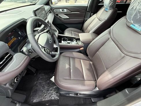 New 2026 Ford Explorer Platinum image 16