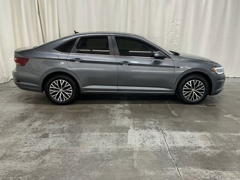 Used 2019 Volkswagen Jetta SEL image 2