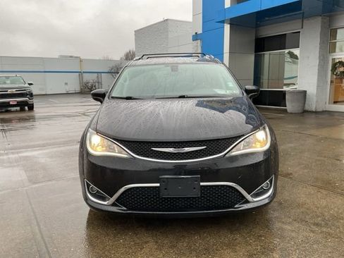 Used 2017 Chrysler Pacifica Touring-L Plus image 2