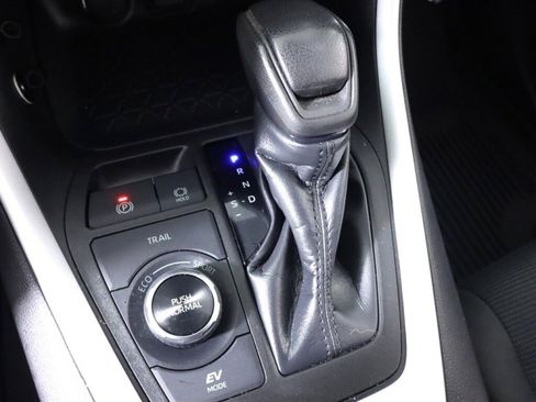 Used 2021 Toyota RAV4 LE image 23