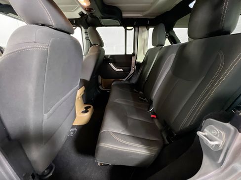 Used 2017 Jeep Wrangler Unlimited Rubicon w/ Dual Top Group image 21