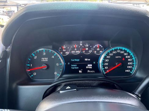 Used 2018 Chevrolet Suburban Premier AWD/4WD image 25