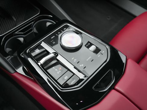 Used 2024 BMW 530i w/ M Sport Package image 16