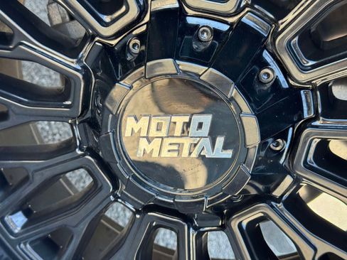 Used 2024 Chevrolet Silverado 2500 LTZ w/ LTZ Plus Package image 9