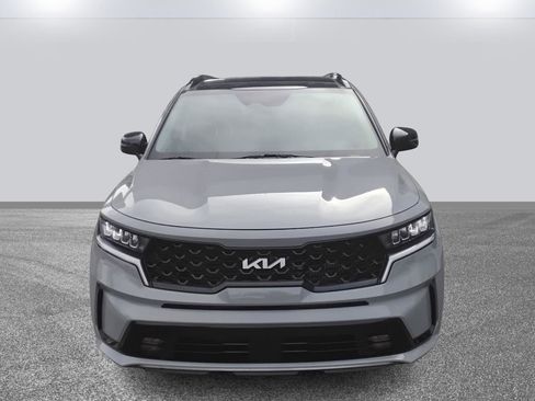 Used 2022 Kia Sorento EX w/ Panoramic Sunroof Package image 2