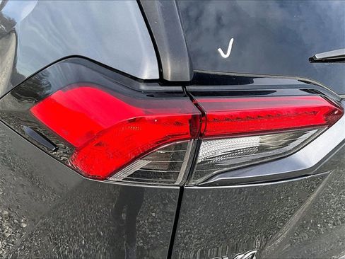 Used 2020 Toyota RAV4 XLE w/ All Weather Liner Package image 22