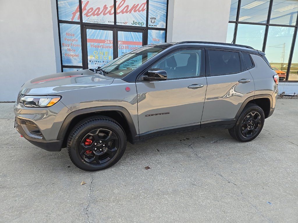 Used 2022 Jeep Compass Trailhawk w/ Trailhawk Convenience Group AWD/4WD image 5