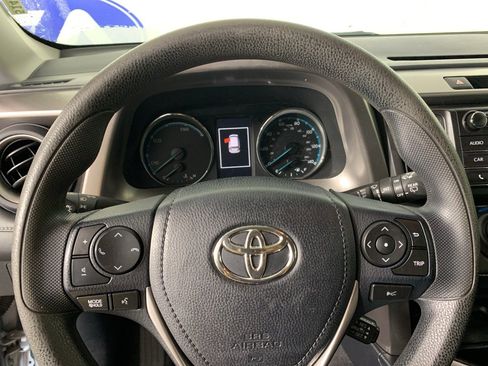 Used 2018 Toyota RAV4 LE image 21