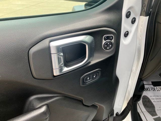 Used 2024 Jeep Wrangler Unlimited Rubicon w/ Convenience Group AWD/4WD image 12