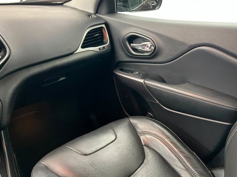 Used 2021 Jeep Cherokee Latitude Lux w/ Comfort/Convenience Group image 11