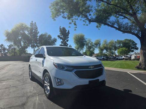 Used 2020 Chevrolet Equinox LS w/ LS Convenience Package image 1