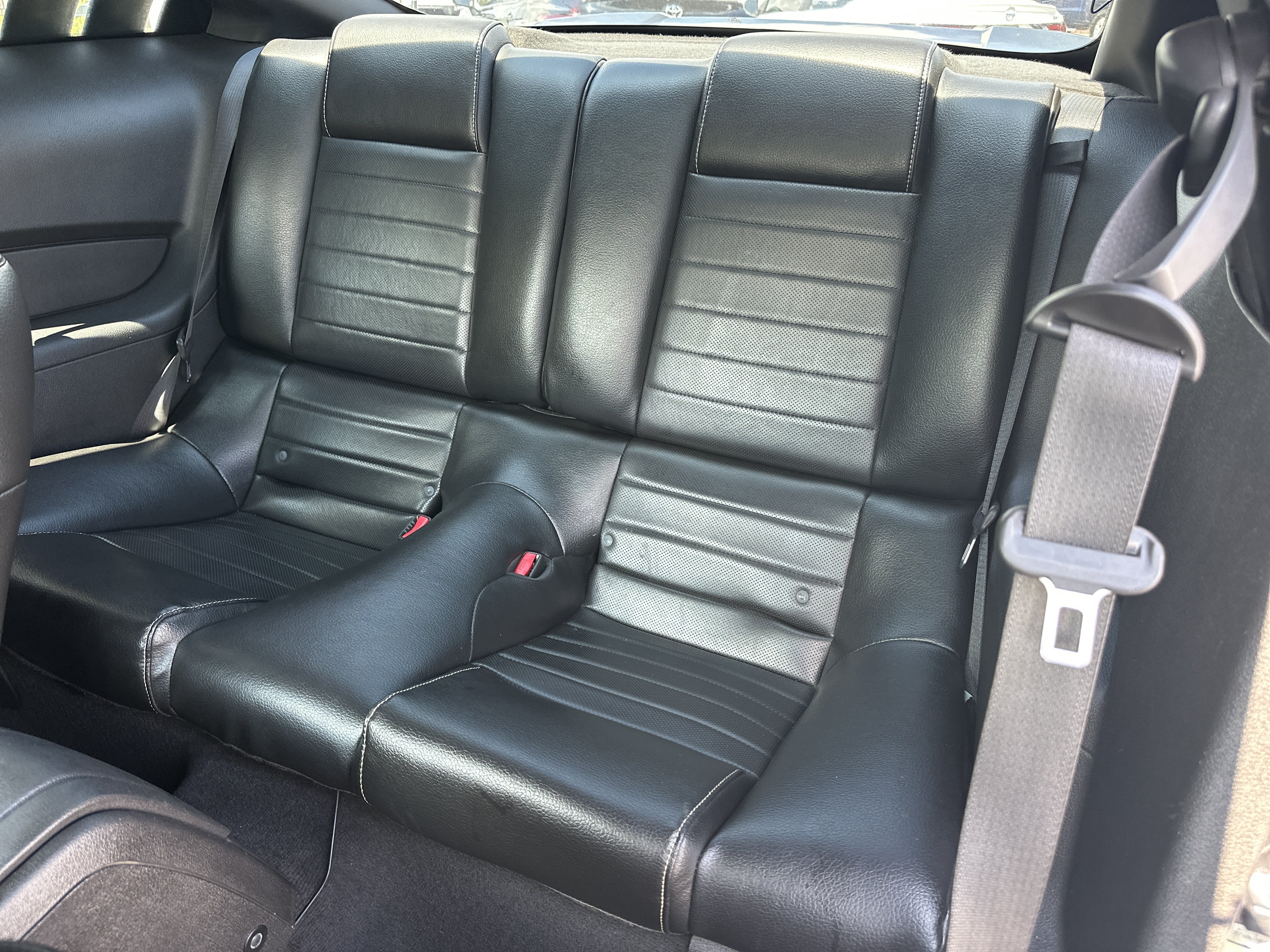 Used 2010 Ford Mustang GT RWD image 19