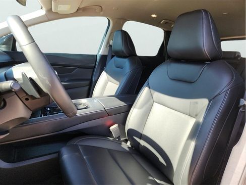 Used 2025 Nissan Murano SV image 17