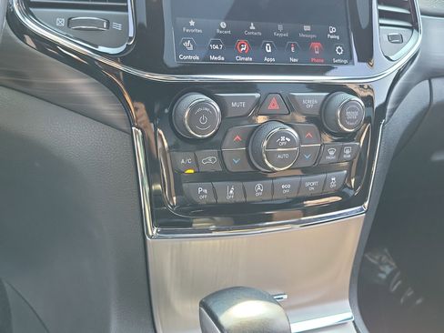 Used 2021 Jeep Grand Cherokee Laredo X image 27