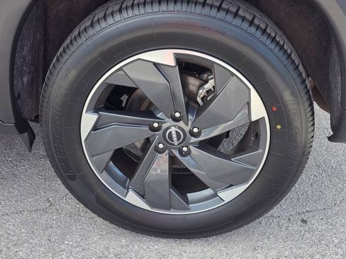 Used 2025 Nissan Rogue SV AWD/4WD image 7