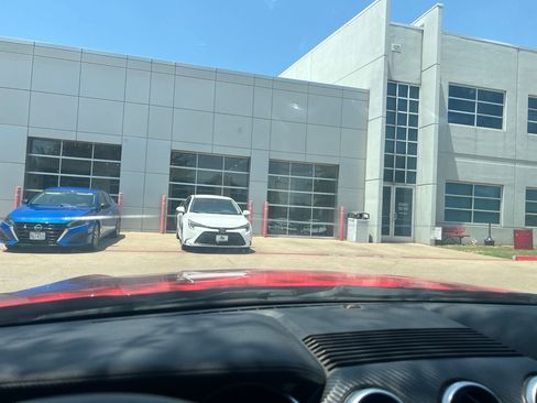 Used 2018 Ford Mustang Coupe w/ Black Accent Pkg RWD image 12