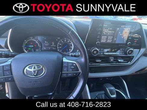 Used 2021 Toyota Highlander XLE AWD/4WD image 5