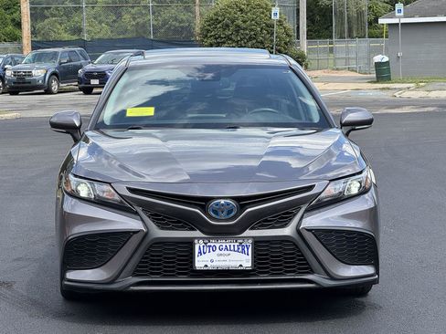 Used 2022 Toyota Camry SE w/ Cold Weather Package FWD image 2