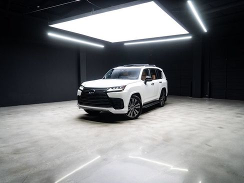 Used 2025 Lexus LX 600 4WD w/ Appearance Package image 59