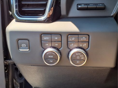 Used 2024 GMC Sierra 2500 Denali w/ Denali Reserve Package AWD/4WD image 17